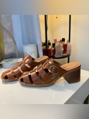🤎✨ Baretraps Brown Block Heel Slide Sandals